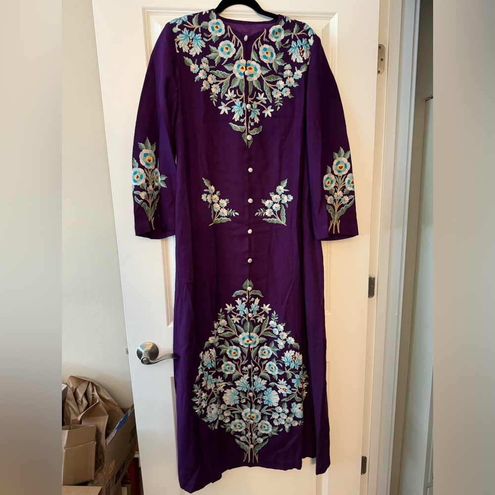 Vintage purple hand embroidered robe style button-up dress - Picture 2 of 12